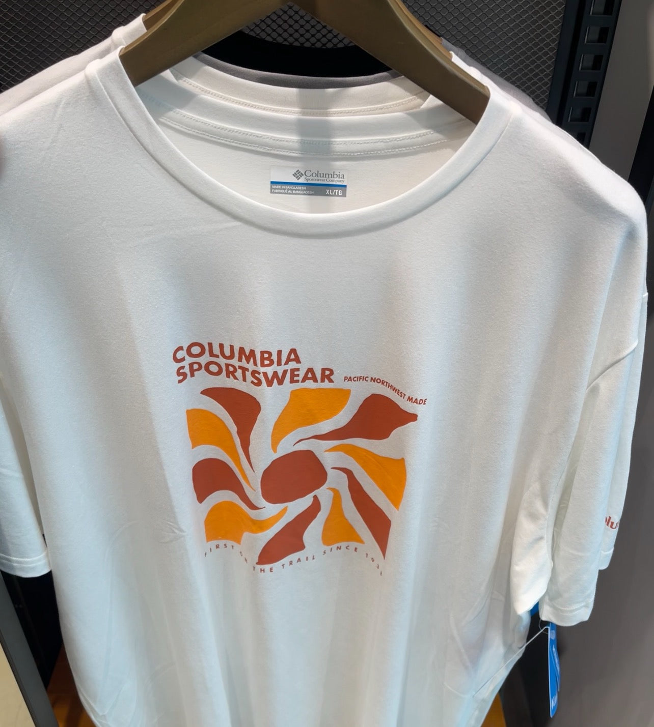 COLUMBIA SPORTSWEAR TSHIRT